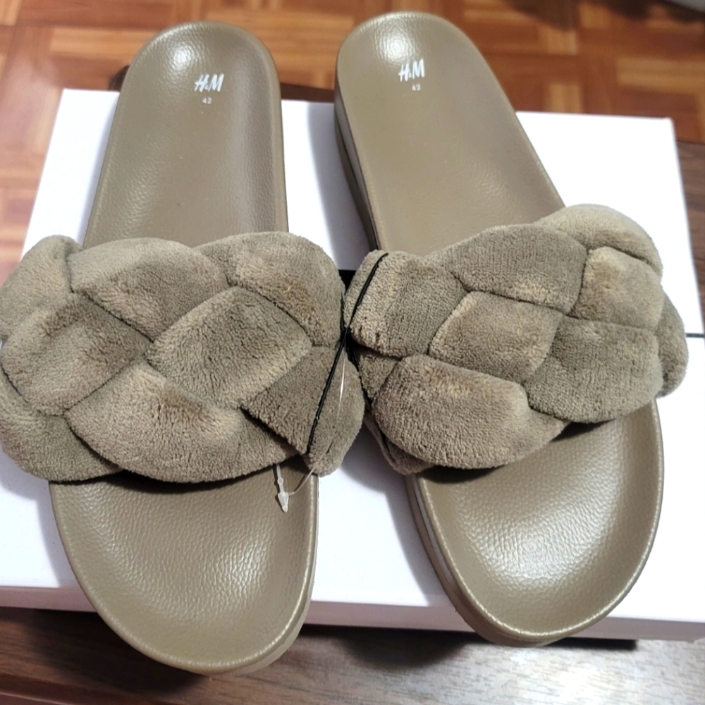 BRAIDED SLIDED BROWN SANDALS